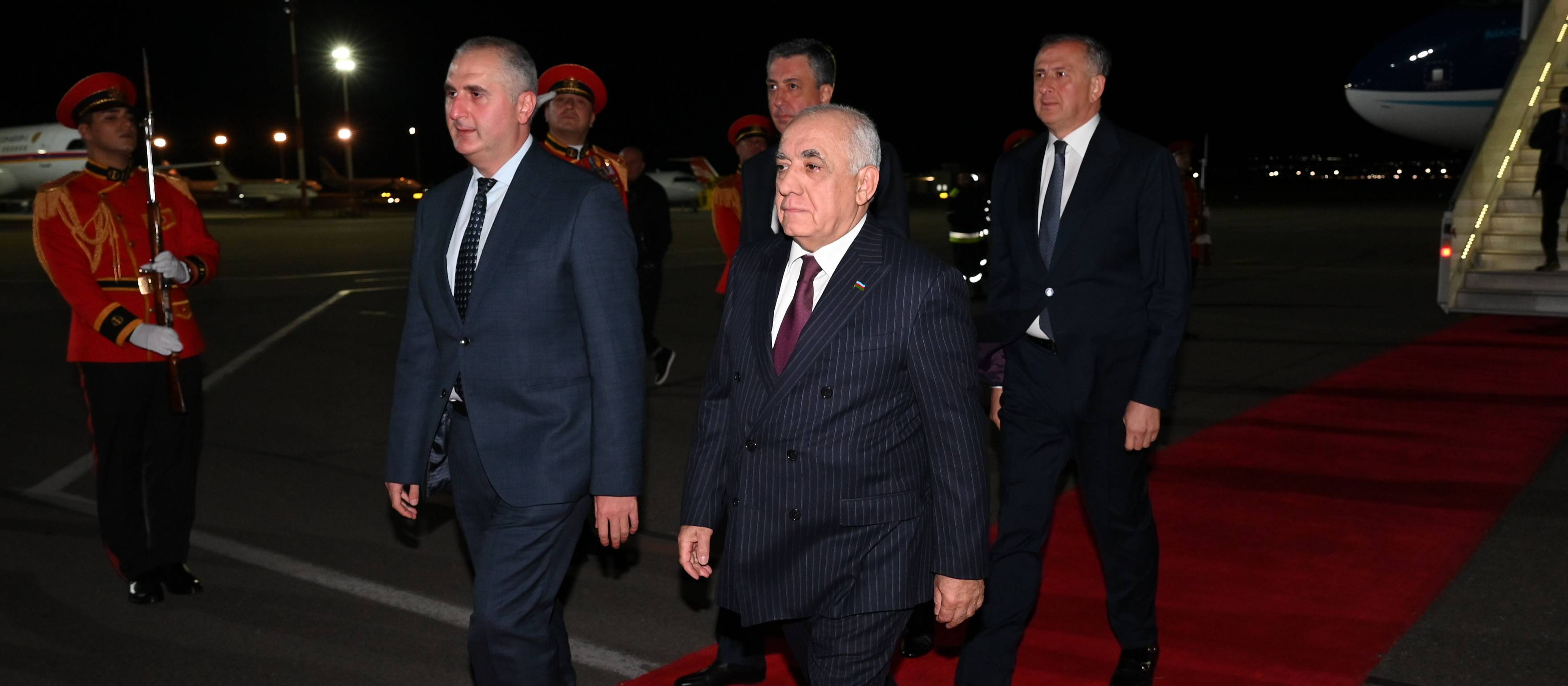Baş nazir Əli Əsədov Gürcüstana işgüzar səfərə gəlib