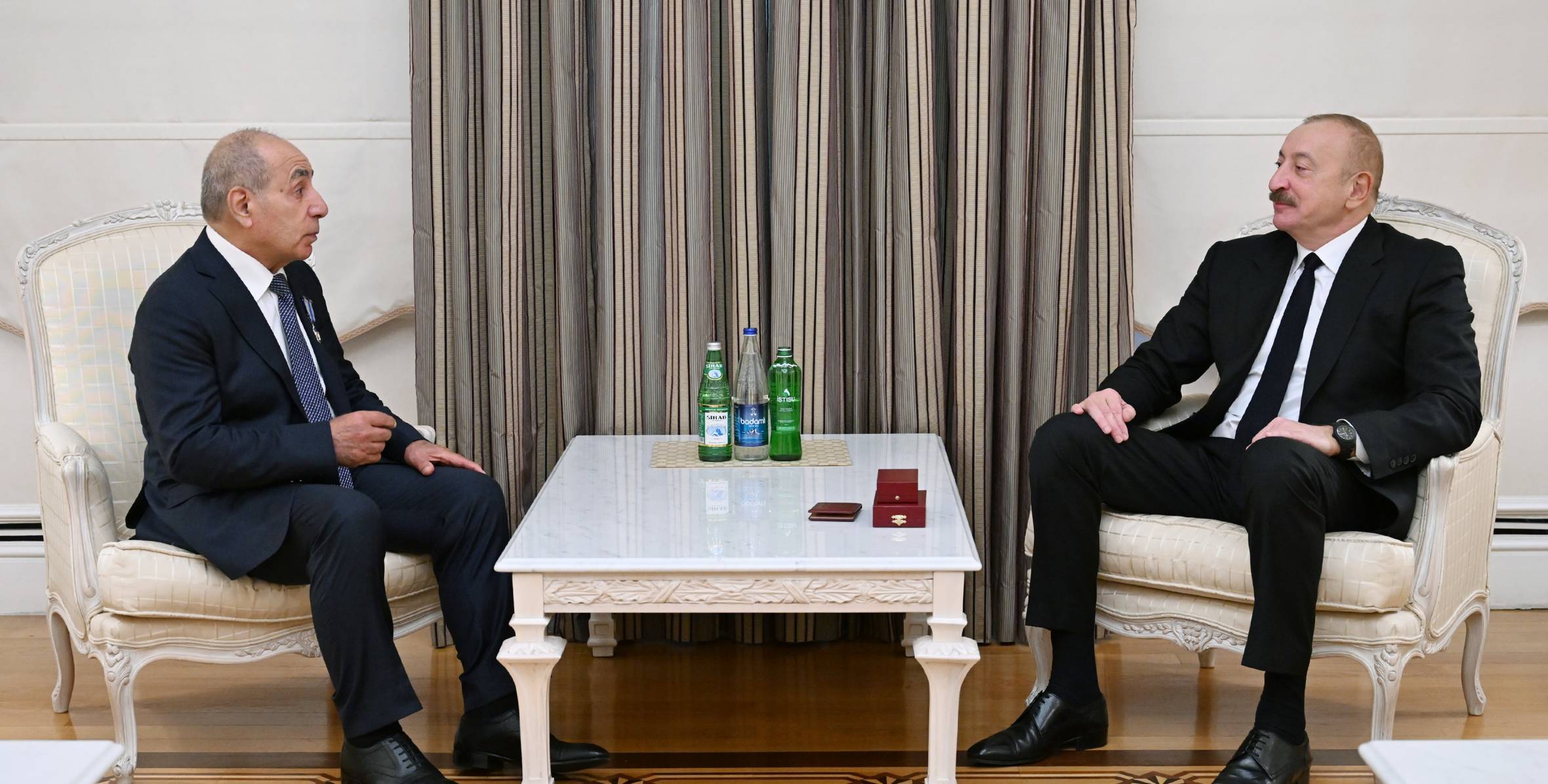 İlham Əliyev Yaqub Eyyubova “İstiqlal” ordenini təqdim edib