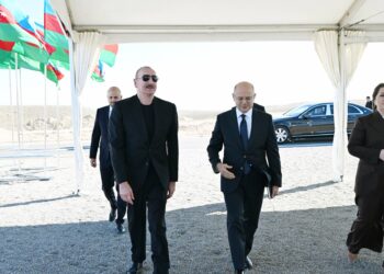 İlham Əliyev Cəbrayıl rayonunun Şahvəlli kəndində “Şəms” və “Üfüq” Günəş Elektrik stansiyalarının təməlini qoyub