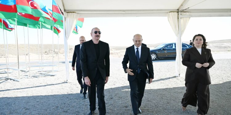 İlham Əliyev Cəbrayıl rayonunun Şahvəlli kəndində “Şəms” və “Üfüq” Günəş Elektrik stansiyalarının təməlini qoyub