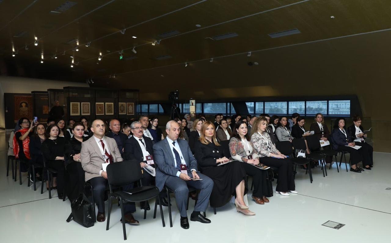 Azərbaycan Milli Xalça Muzeyində “Azərbaycan silahşünaslığının aktual problemləri” adlı birinci elmi-praktik konfrans keçirilib