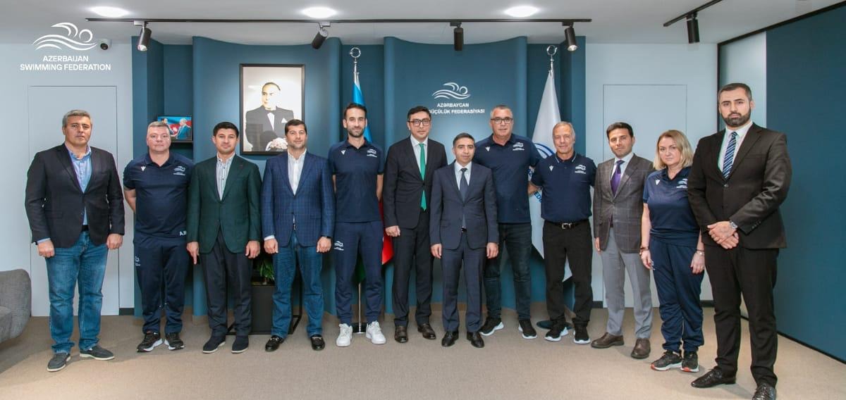 Fərid Qayıbov üzgüçülük federasiyasının rəhbərliyi ilə görüşüb