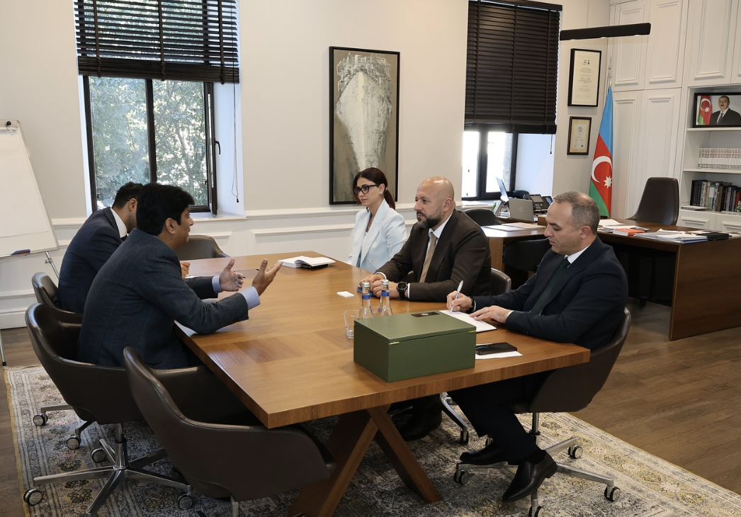 Rüfət Mahmud Pakistan İslam Respublikasının Multan bölgəsinin komissarı Əmir Kərim Xan ilə görüşüb
