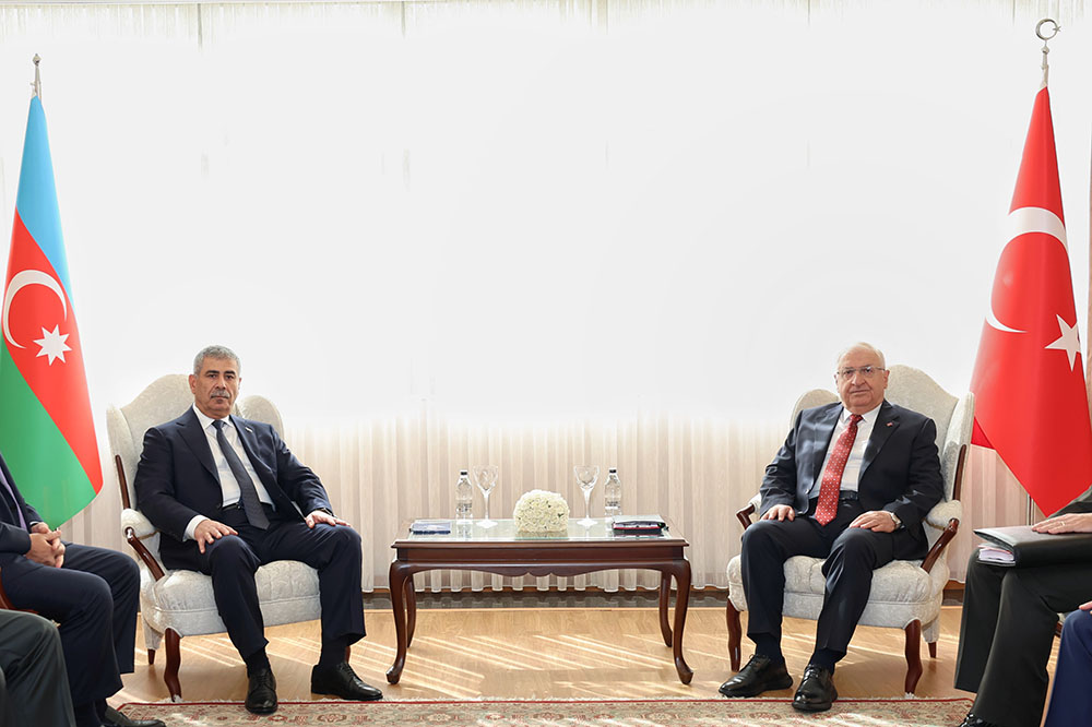Ankarada Azərbaycan və Türkiyə müdafiə nazirləri görüşüb
