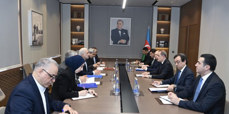 Ceyhun Bayramov Vahid Cəlalzadə ilə görüşdü