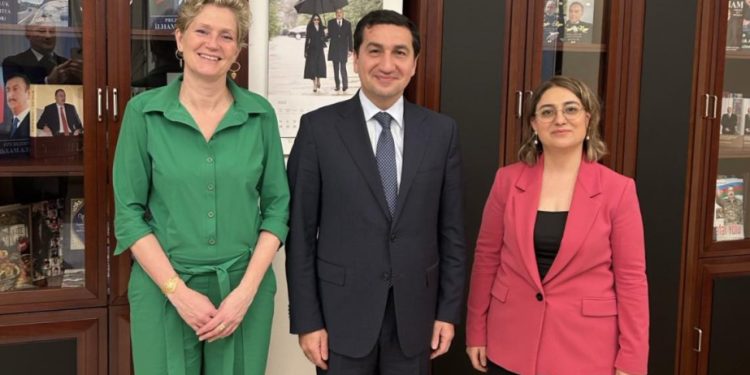 Səfir Hikmət Hacıyev ilə görüşüb