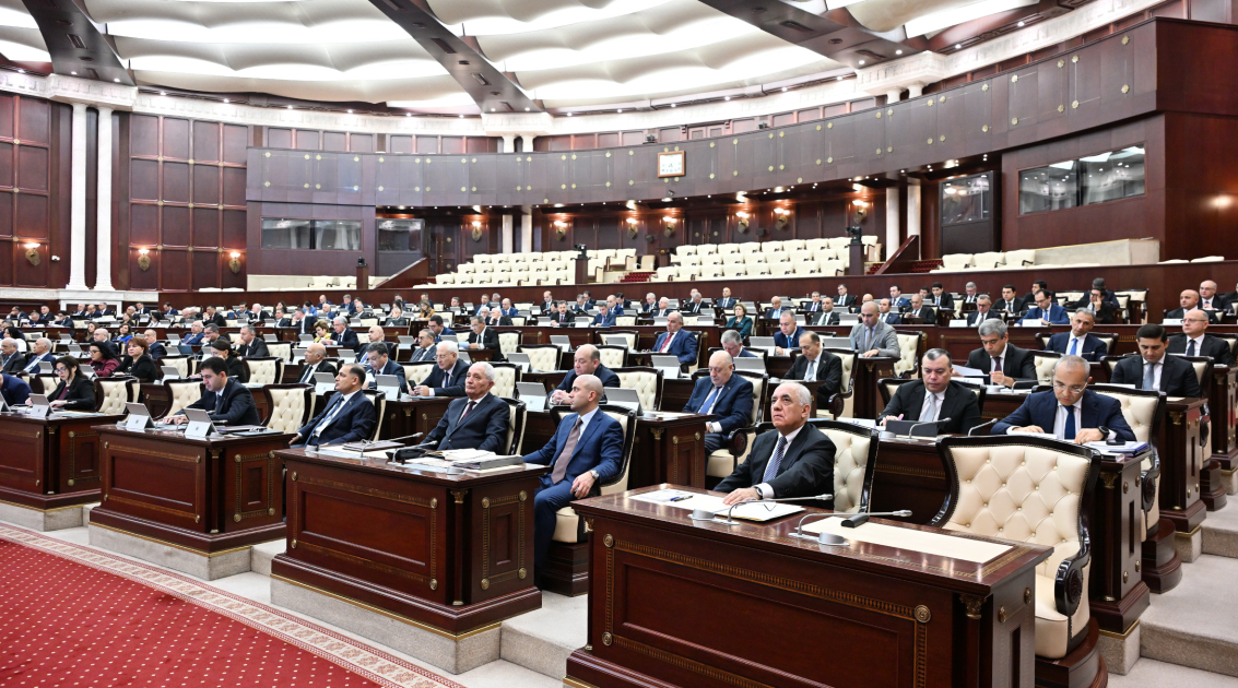 Milli Məclisin plenar iclasında 2026-cı ilin dövlət büdcəsi layihəsinin müzakirəsinə başlanılıb
