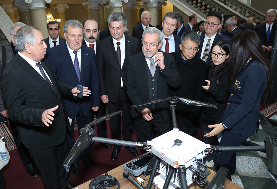 AMEA-nın 80 illik yubileyinə həsr olunmuş elmi nailiyyətlər sərgisi keçirilib