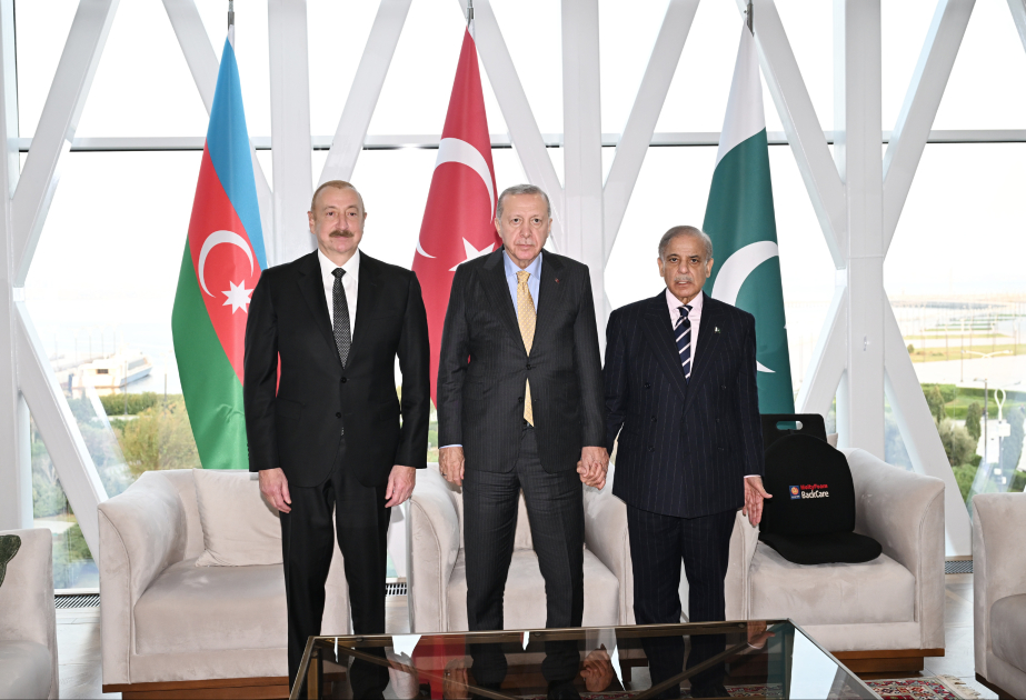 Azərbaycan, Türkiyə və Pakistan liderlərinin üçtərəfli görüşü olub