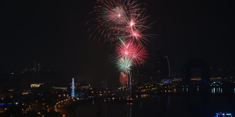 Bakıda Zəfər Günü münasibətilə keçirilən konsert möhtəşəm atəşfəşanlıqla başa çatıb