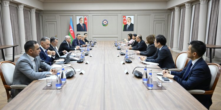 Baş nazir Əli Əsədov Asiya İnkişaf Bankının prezidenti ilə görüşüb