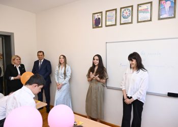 Leyla Əliyeva və Alena Əliyeva Lənkəranda internat məktəbində olub