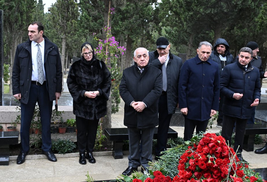 Əli Əsədov AZAL qəzası qurbanlarının məzarlarını ziyarət edib