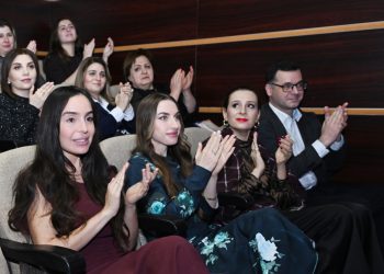 Leyla Əliyeva və Alena Əliyeva tamaşada