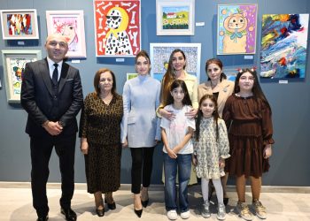 Arzu Əliyeva və Alena Əliyeva rəsm qalereyasında