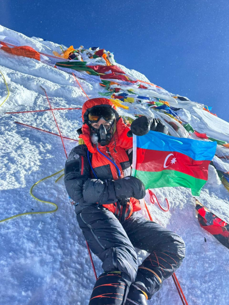 Azərbaycanlı alpinist Everest və Lhotseda