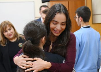 Leyla Əliyeva, Arzu Əliyeva və Alena Əliyeva internat məktəbində olublar