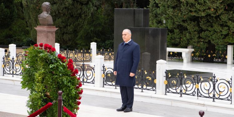 DTX-nin əməkdaşları Fəxri xiyabanda