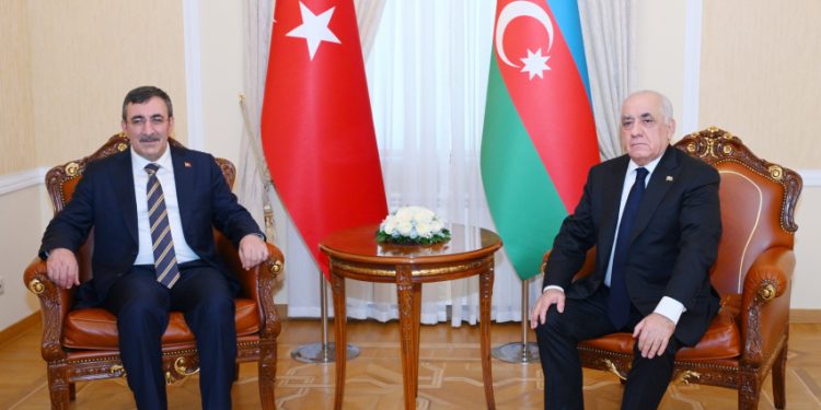 Əli Əsədov və Türkiyənin Vitse-prezidenti Cevdet Yılmaz görüşüb
