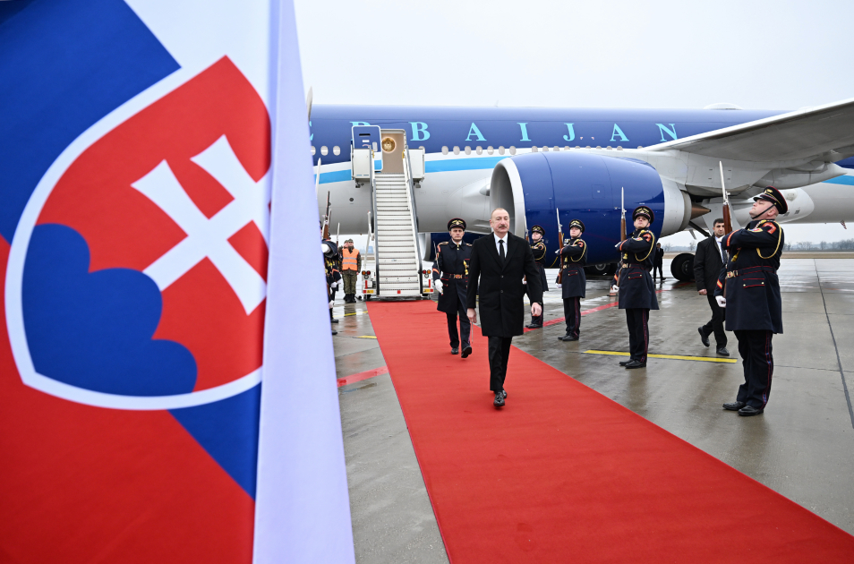 İlham Əliyev Slovakiyaya rəsmi səfər edib