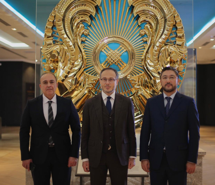 Ramil Həsən Qazaxıstana rəsmi səfər edib