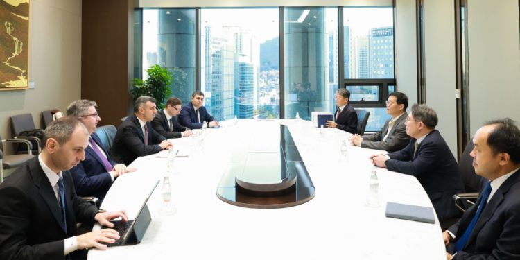 Taleh Kazımov Koreya Mərkəzi Bankının sədri ilə görüşüb