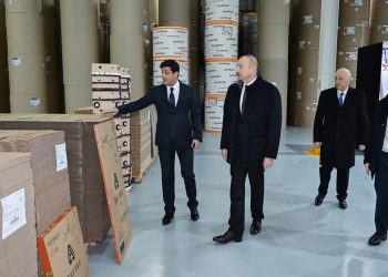 İlham Əliyev Sumqayıt Sənaye Parkında “Bakı Karton və Qutu Fabriki” MMC-nin karton və qutu taralarının istehsalı müəssisəsinin açılışında iştirak edib