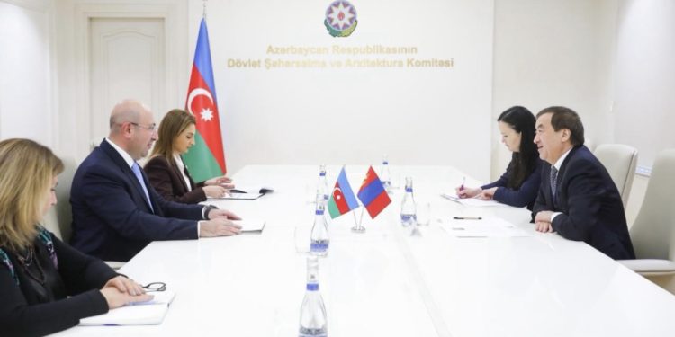 Monqolustan səfiri ilə şəhərsalma və WUF13-də iştirak məsələləri müzakirə edilib