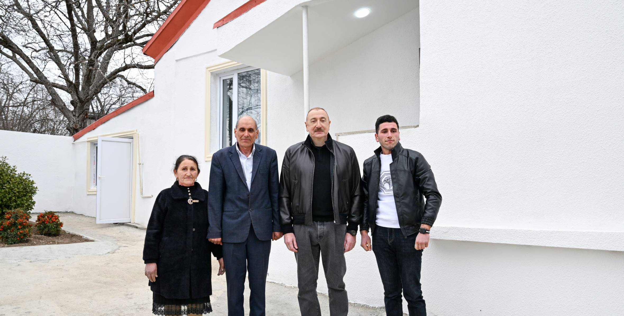 İlham Əliyev Ağdərə rayonunun Çıldıran kəndində görülmüş işlərlə tanış olub