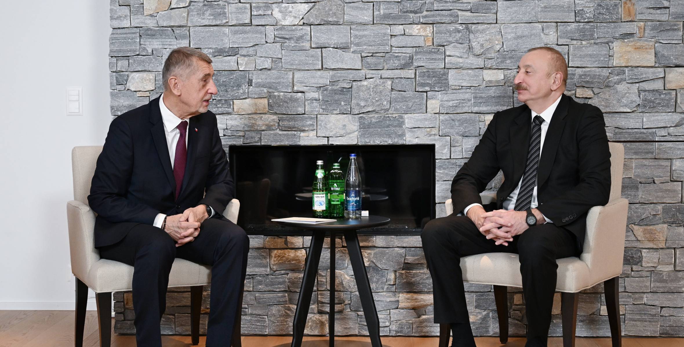 İlham Əliyev Davosda Çexiyanın Baş naziri ilə görüşüb