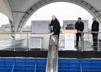 İlham Əliyev Sumqayıt Sənaye Parkında polipropilen və laminatlı kisə istehsalı müəssisəsinin təməlini qoyub