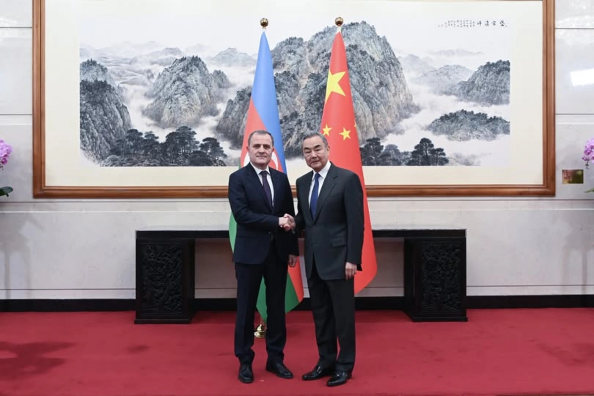 Ceyhun Bayramov çinli həmkarı ilə görüşüb