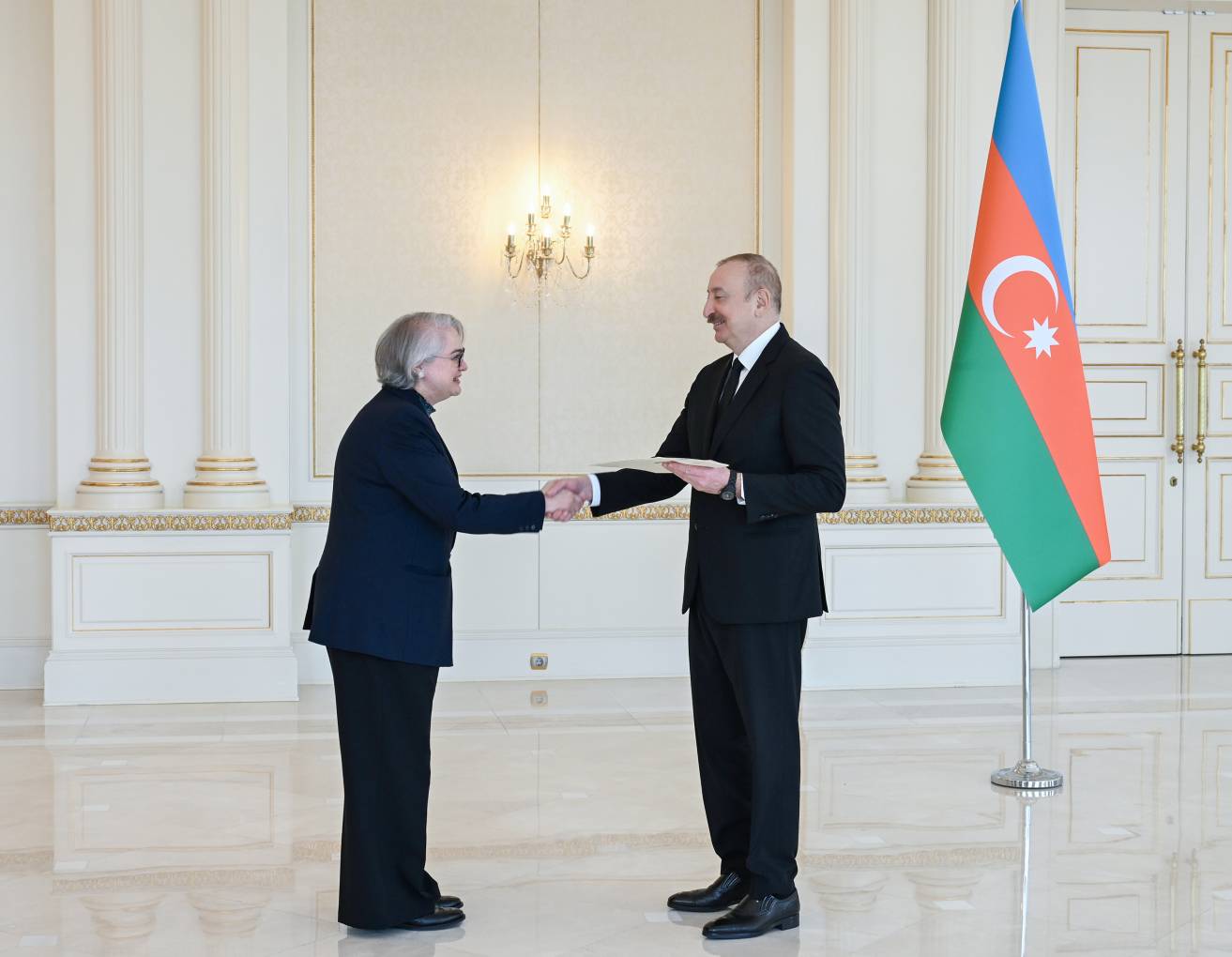 İlham Əliyev Avstraliyanın Azərbaycanda yeni təyin olunmuş səfirinin etimadnaməsini qəbul edib