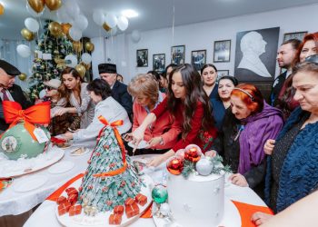 Leyla Əliyeva və Arzu Əliyeva ahıl şəxslərlə görüşüb