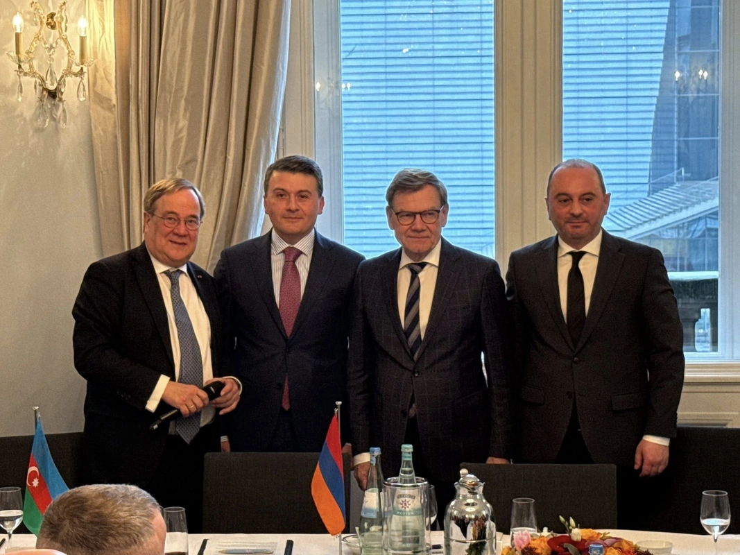 Almaniya XİN başçısı azərbaycanlı və ermənistanlı səfirlərlə bir arada