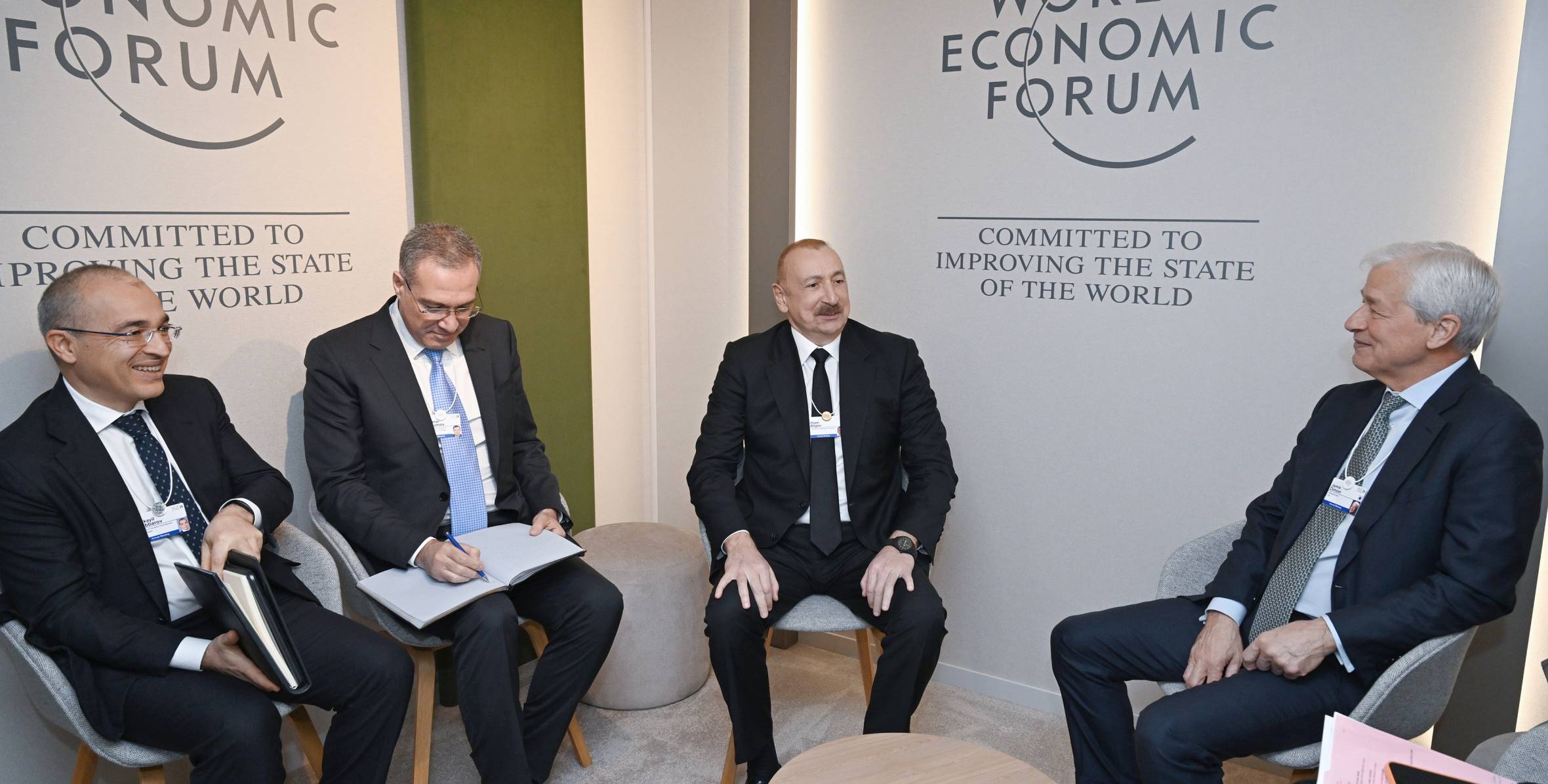 İlham Əliyev Davosda “J.P. Morgan” şirkətinin sədri və baş icraçı direktoru ilə görüşüb