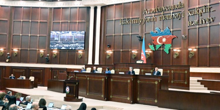 Azərbaycan parlamenti 11 məsələnin müzakirəsinə başlayıb