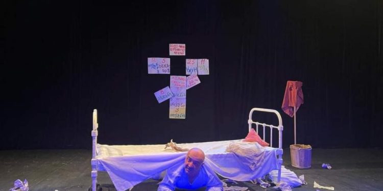 “Bir dəlinin qeydləri” monotamaşası Beynəlxalq Sənət Festivalında