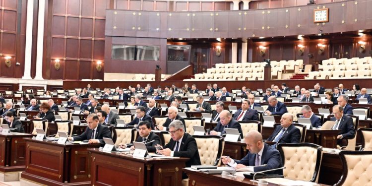 Kişi və qadınlara bərabər dəyərli əməyə görə bərabər əməkhaqqı verilməsi təmin olunacaq