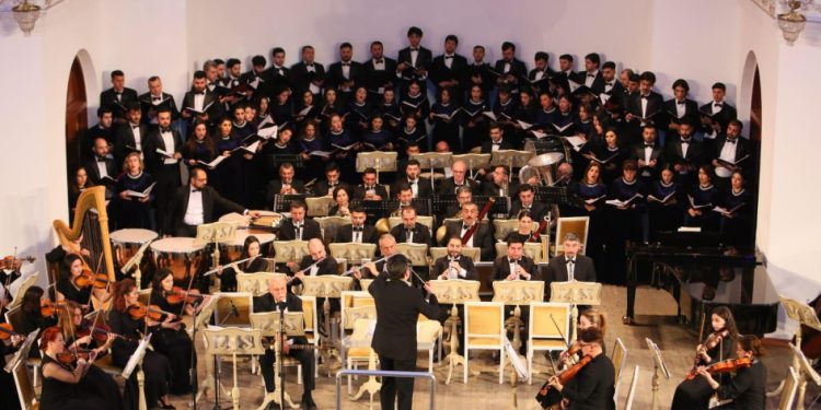 Filarmoniyada milli opera inciləri səslənib