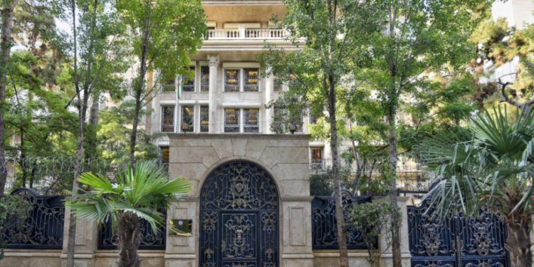 XİN: Azərbaycanın İrandakı səfirliyi fəaliyyətini bərpa edib