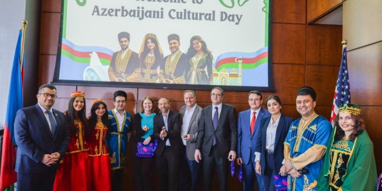 Çikaqoda İllinoys Texnologiya İnstitutunda Azərbaycan mədəniyyəti təqdim olunub