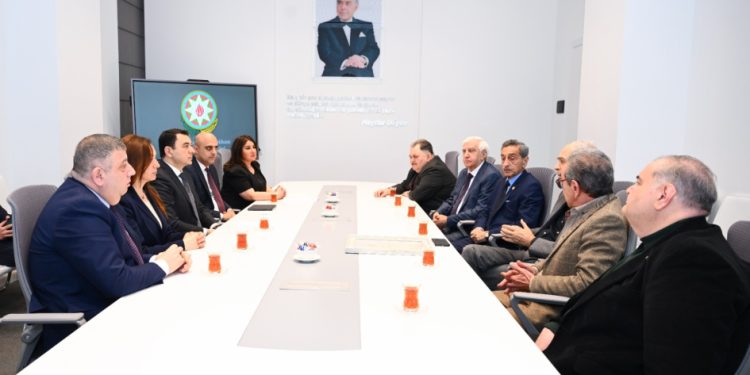 Xalq artisti Ramiz Həsənoğlu yubileyi münasibətilə mükafatlandırılıb