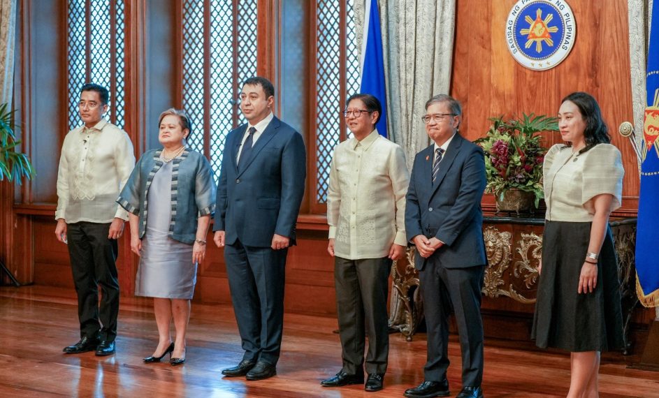 Azərbaycan səfiri etimadnaməsini Filippin Prezidentinə təqdim edib