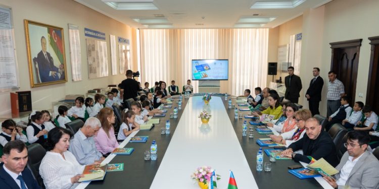 Daşkənddə Azərbaycan və özbək nağıllarından ibarət kitabların təqdimatı olub