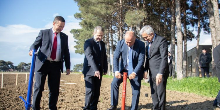 Latviya nümayəndə heyəti Tərəvəzçilik Elmi-Tədqiqat İnstitutunun fəaliyyəti ilə tanış olub