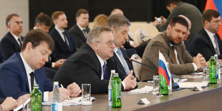 Aleksey Overçuk: Azərbaycan İrandan 500-dən çox Rusiya vətəndaşının təxliyəsinə dəstək göstərib