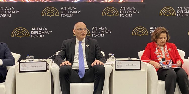 Elçin Əmirbəyov: Azərbaycanın geosiyasi mövqeyi ixracın şaxələndirilməsinə doğru hərəkətin əhəmiyyətini ön plana çıxarır