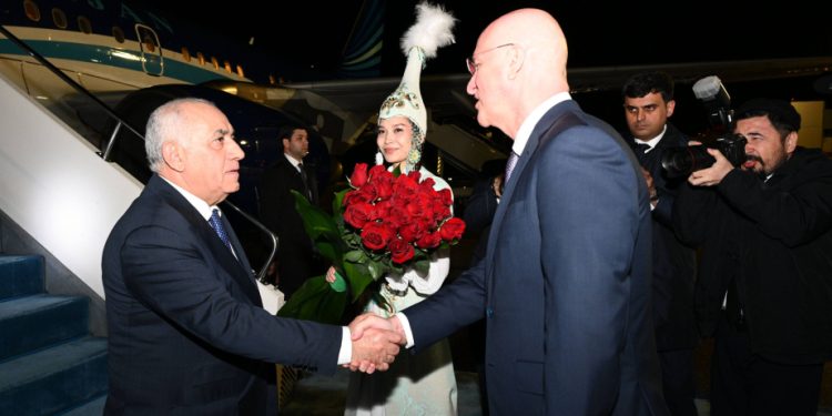 Baş nazir Əli Əsədov Qazaxıstana işgüzar səfərə gəlib