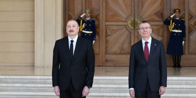 İlham Əliyev və Latviya Prezidenti Edqars Rinkeviçs mətbuata bəyanatlarla çıxış ediblər